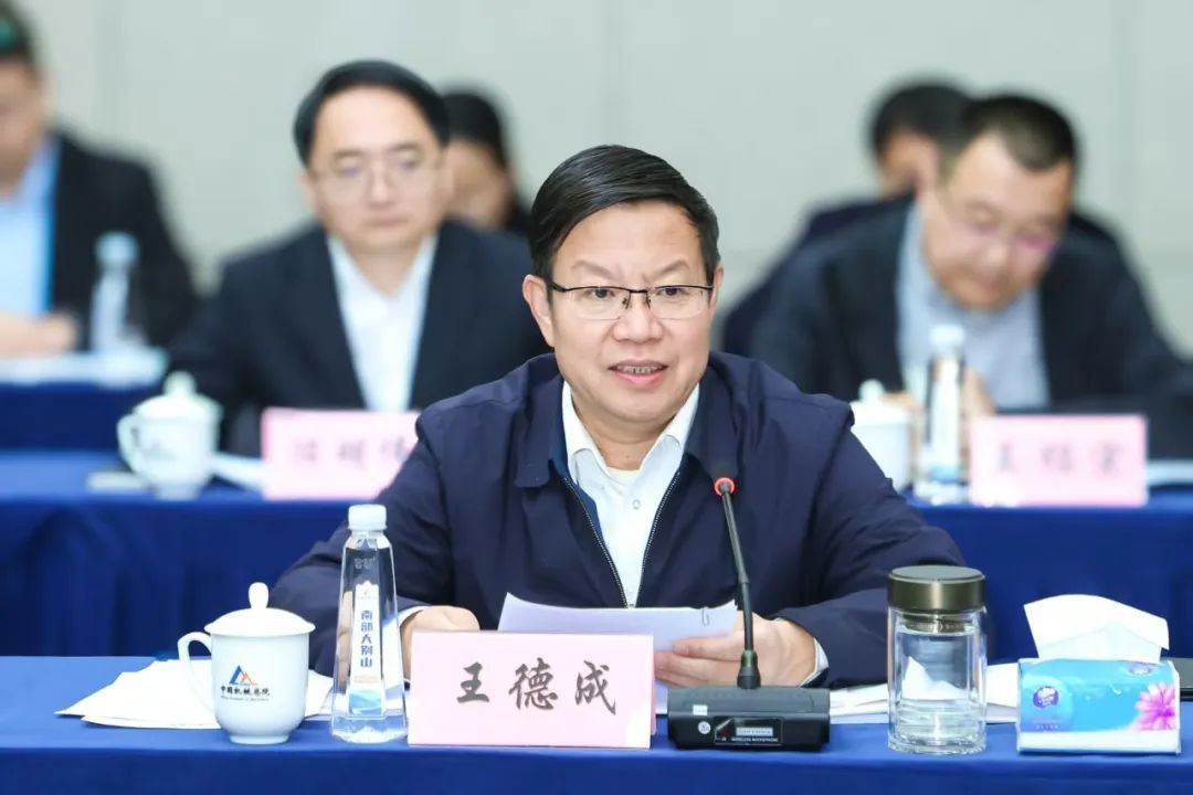 五糧液集團(tuán)黨委副書記、副董事長(zhǎng)、總經(jīng)理鄒濤一行到訪集團(tuán)